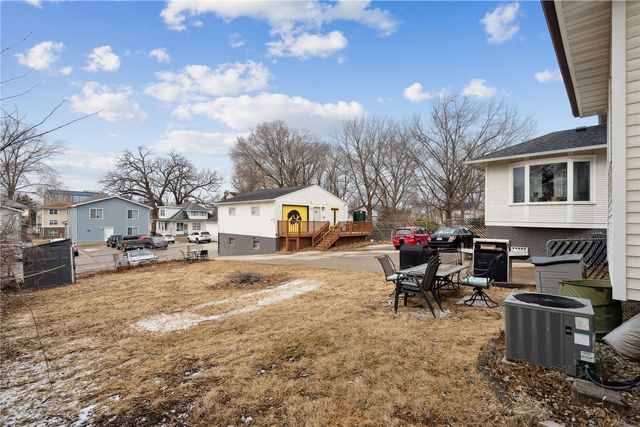 511 S Lucas St, Iowa City, IA 52240