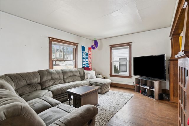 511 S Lucas St, Iowa City, IA 52240