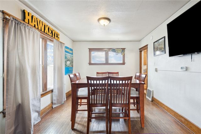 511 S Lucas St, Iowa City, IA 52240