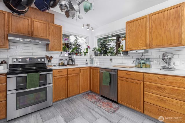 291 E Midway Lane, Shelton, WA 98584