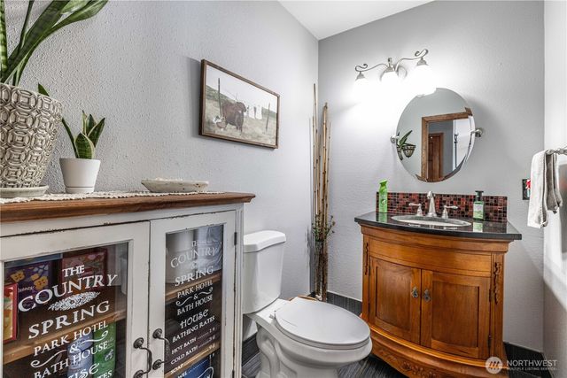 291 E Midway Lane, Shelton, WA 98584