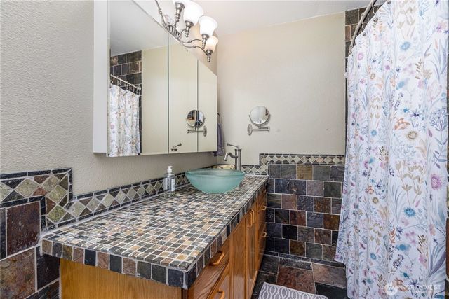 291 E Midway Lane, Shelton, WA 98584