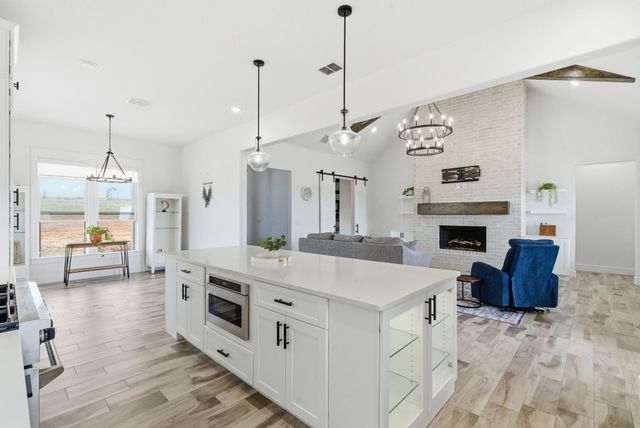 1024 Agnes North, Springtown, TX 76082