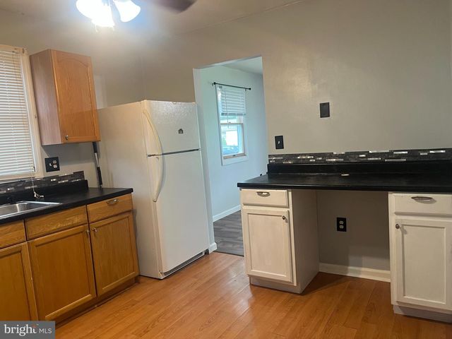 211 N BROWNLEAF RD, Newark, DE 19713