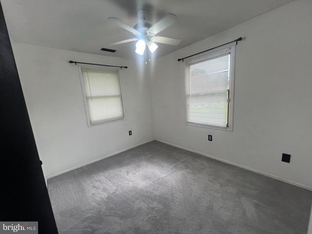 211 N BROWNLEAF RD, Newark, DE 19713