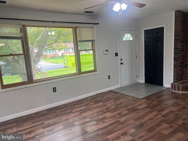 211 N BROWNLEAF RD, Newark, DE 19713