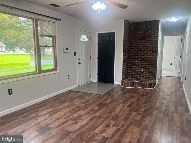 211 N BROWNLEAF RD, Newark, DE 19713