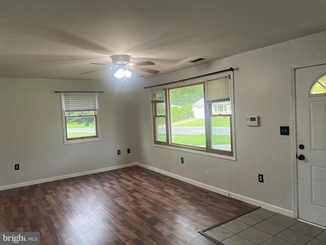 211 N BROWNLEAF RD, Newark, DE 19713