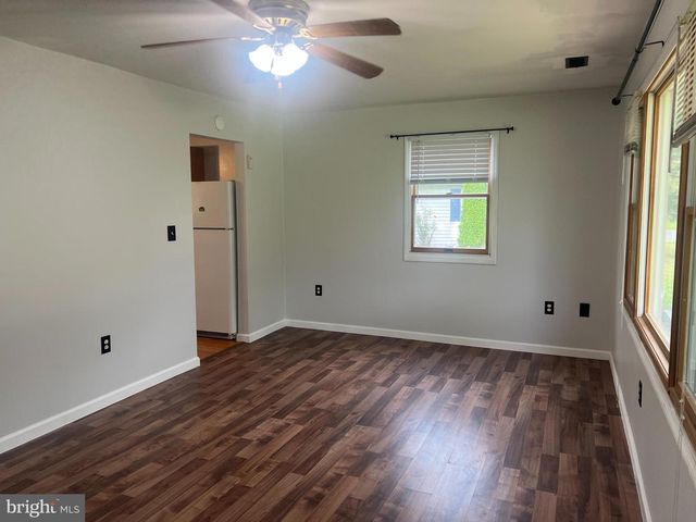 211 N BROWNLEAF RD, Newark, DE 19713