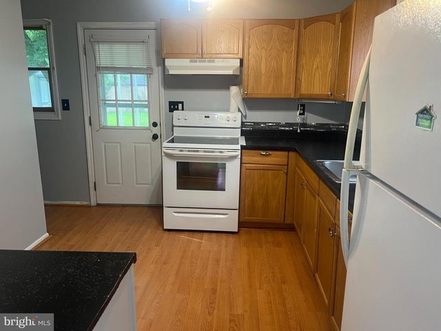211 N BROWNLEAF RD, Newark, DE 19713