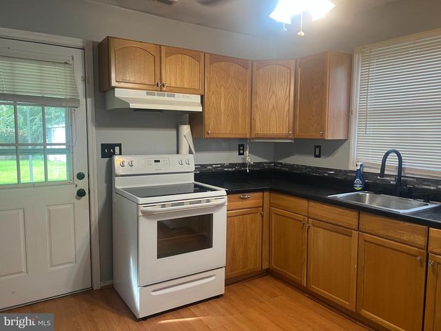211 N BROWNLEAF RD, Newark, DE 19713