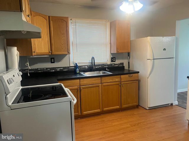 211 N BROWNLEAF RD, Newark, DE 19713