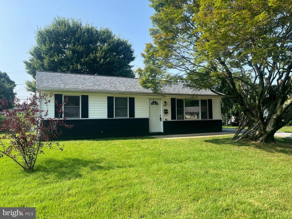 211 N BROWNLEAF RD, Newark, DE 19713