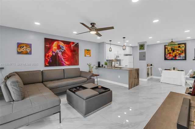 7401 SW 82nd St 301S, Miami, FL 33143