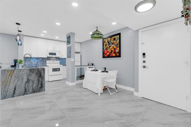 7401 SW 82nd St 301S, Miami, FL 33143