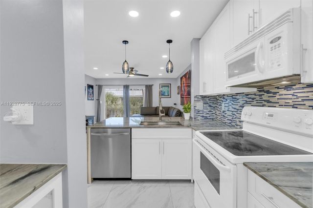 7401 SW 82nd St 301S, Miami, FL 33143