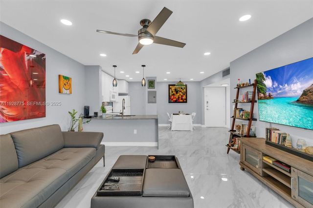 7401 SW 82nd St 301S, Miami, FL 33143