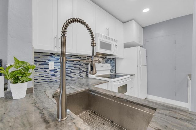 7401 SW 82nd St 301S, Miami, FL 33143