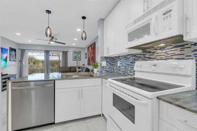 7401 SW 82nd St 301S, Miami, FL 33143