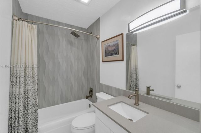 7401 SW 82nd St 301S, Miami, FL 33143