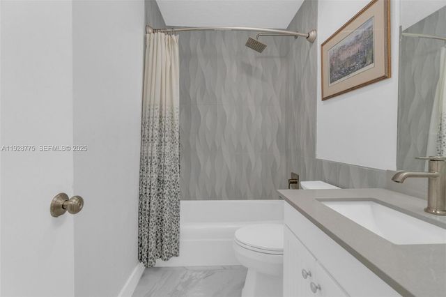 7401 SW 82nd St 301S, Miami, FL 33143