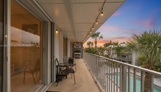 7401 SW 82nd St 301S, Miami, FL 33143