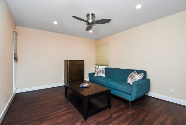 6401 Bayou Glen Road, Houston, TX 77057