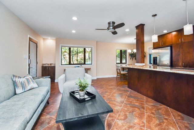 6401 Bayou Glen Road, Houston, TX 77057