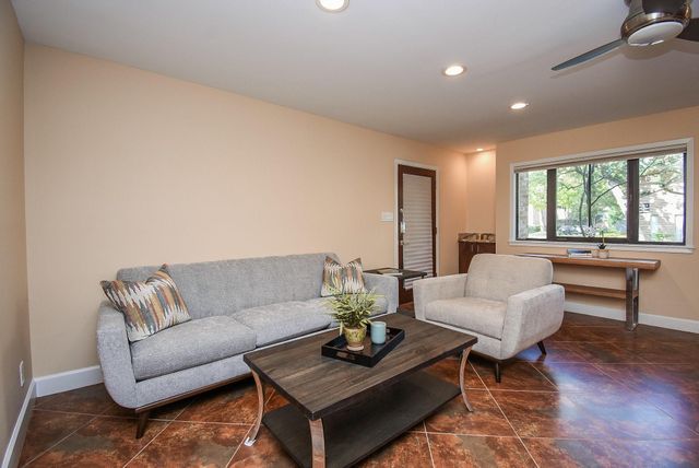 6401 Bayou Glen Road, Houston, TX 77057