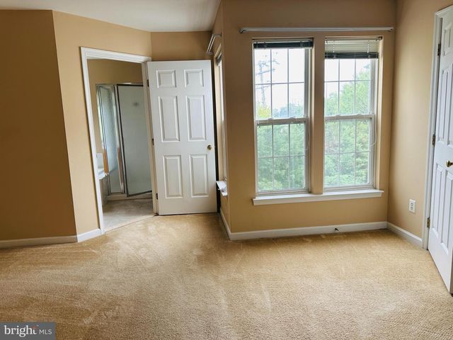 2527 BANSHIRE DR, Herndon, VA 20171