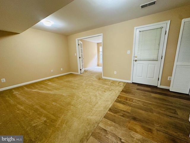 2527 BANSHIRE DR, Herndon, VA 20171