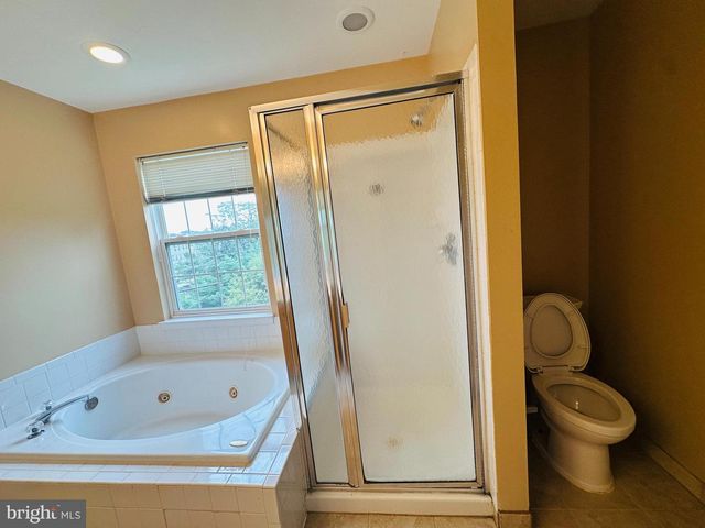 2527 BANSHIRE DR, Herndon, VA 20171