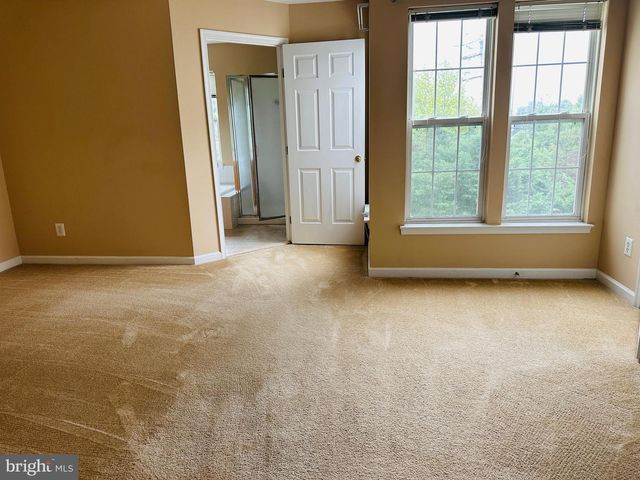 2527 BANSHIRE DR, Herndon, VA 20171