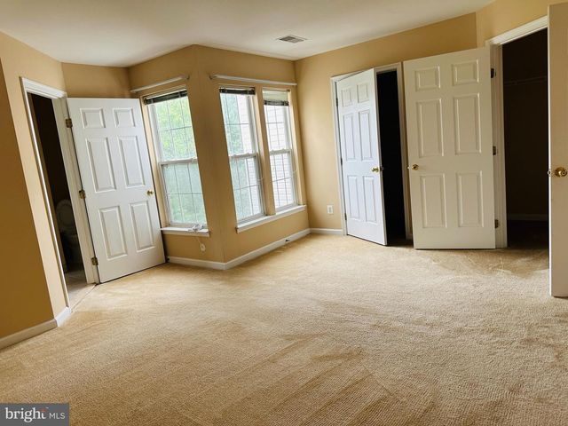 2527 BANSHIRE DR, Herndon, VA 20171