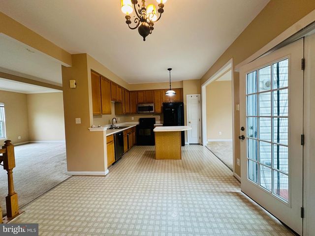 2527 BANSHIRE DR, Herndon, VA 20171