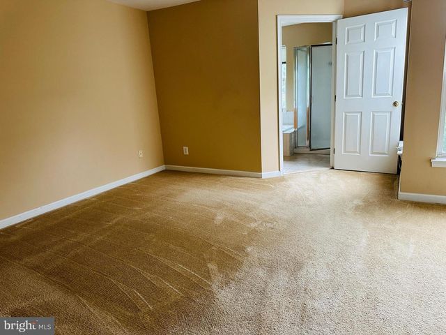2527 BANSHIRE DR, Herndon, VA 20171