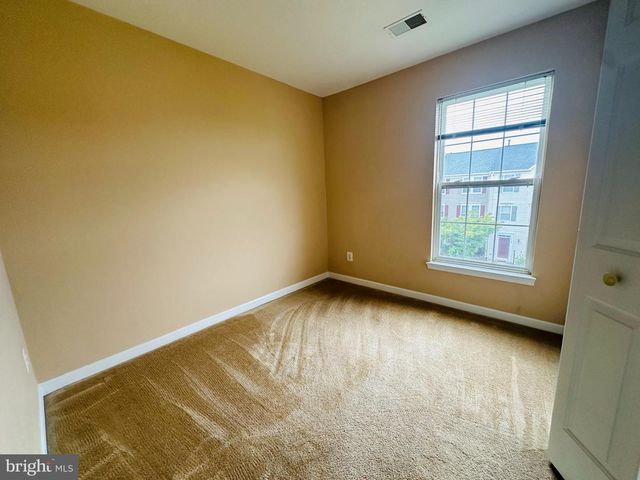 2527 BANSHIRE DR, Herndon, VA 20171