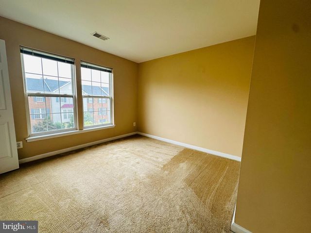 2527 BANSHIRE DR, Herndon, VA 20171
