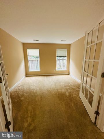 2527 BANSHIRE DR, Herndon, VA 20171