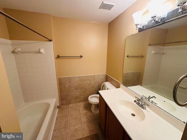 2527 BANSHIRE DR, Herndon, VA 20171