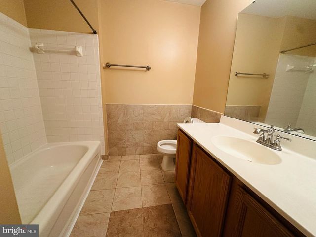 2527 BANSHIRE DR, Herndon, VA 20171