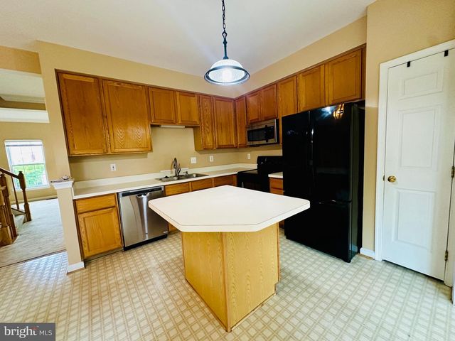 2527 BANSHIRE DR, Herndon, VA 20171