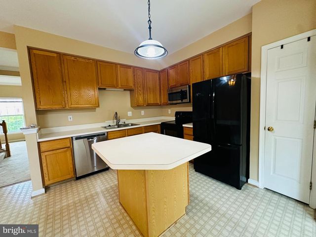 2527 BANSHIRE DR, Herndon, VA 20171