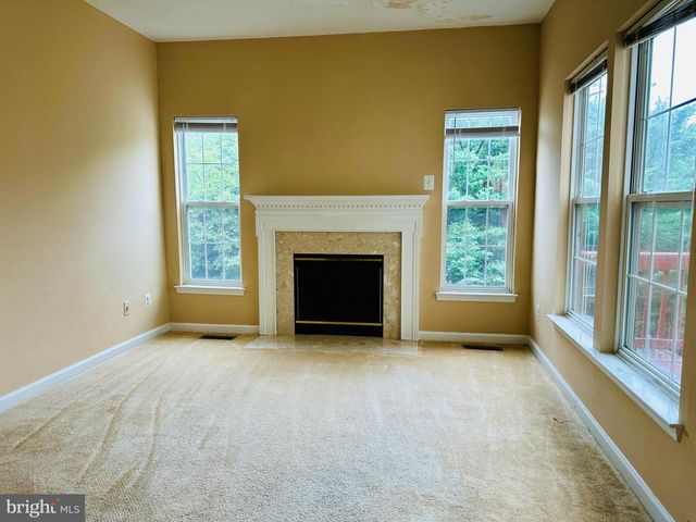 2527 BANSHIRE DR, Herndon, VA 20171