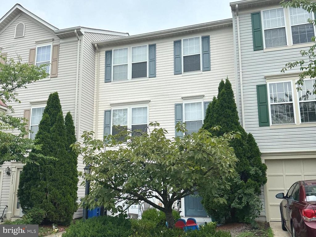 2527 BANSHIRE DR, Herndon, VA 20171