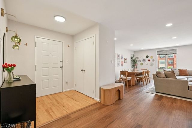 50 Pine St 206, Montclair Twp., NJ 07042