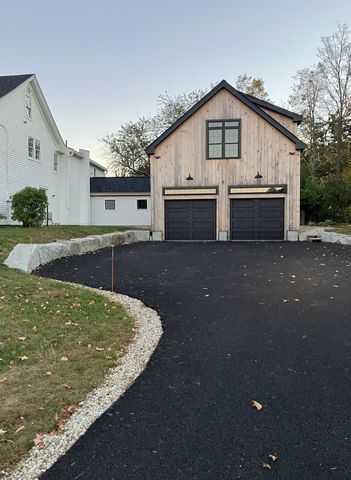 85 College Road, Stratham, NH 03885