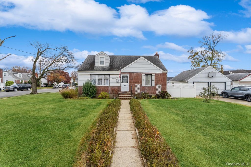 1140 Braxton Street, Uniondale, NY 11553