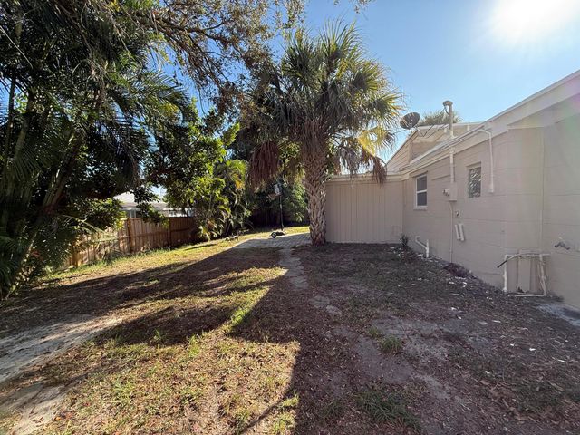 1401 NE Elizabeth Avenue, Jensen Beach, FL 34957