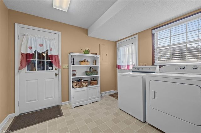 404 Hassellwood Drive, Jamestown, NC 27282